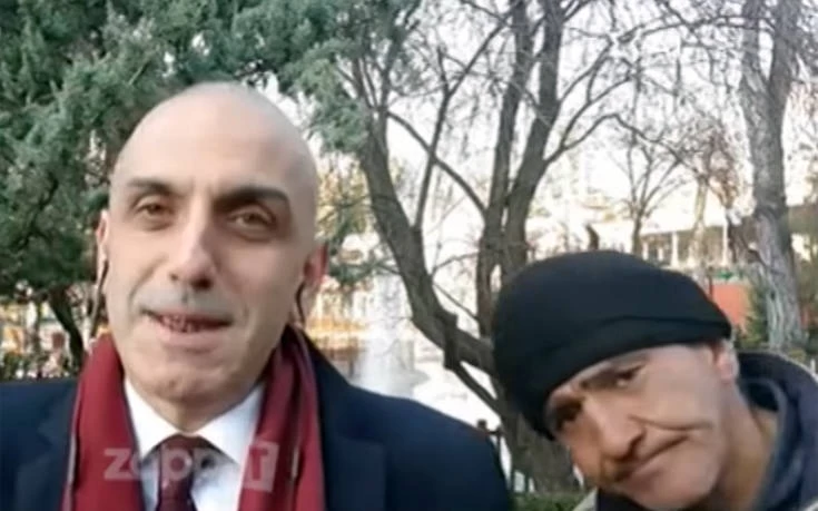 Ξεκαρδιστικό: Ο δημοσιογράφος του ΣΚΑΪ και ο επίμονος λουλουδοπώλης (βίντεο)